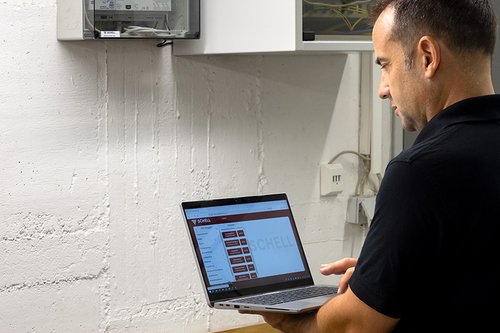 SCHELL employee checks the SWS server at the small sports centre in Freudenstadt. SCHELL employee checks the SWS server at the small sports centre in Freudenstadt.