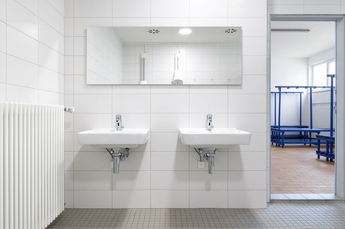 Two PURIS E HD-M electronic wash basin taps in the sanitary facilities at Freudenstadt’s small sports centre. Two PURIS E HD-M electronic wash basin taps in the sanitary facilities at Freudenstadt’s small sports centre.