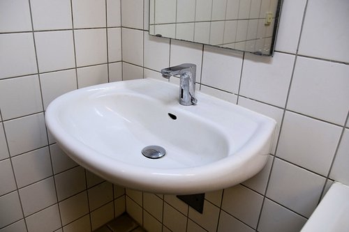 referenz_dreifeldsporthalle_13-celis-e-waschtisch